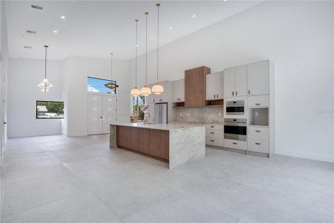 House in Winter Park, Florida 4 bedrooms, 344.67 sq.m. № 1846541 - photo 6