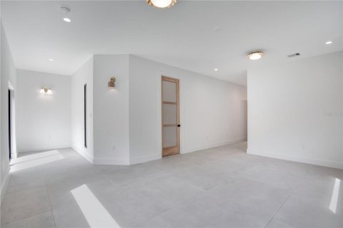 House in Winter Park, Florida 4 bedrooms, 344.67 sq.m. № 1846541 - photo 21