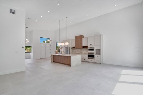 House in Winter Park, Florida 4 bedrooms, 344.67 sq.m. № 1846541 - photo 10