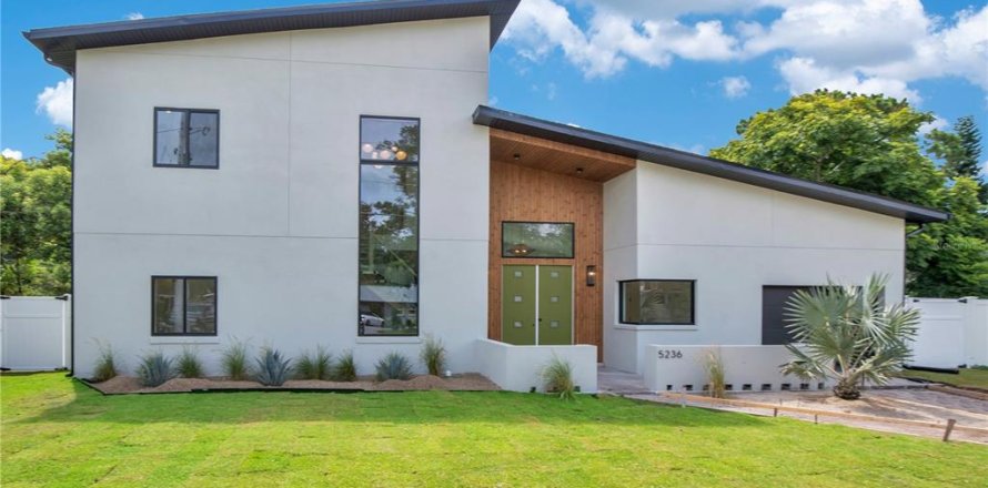 House in Winter Park, Florida 4 bedrooms, 344.67 sq.m. № 1846541