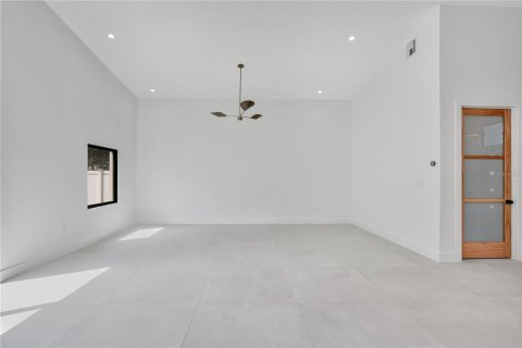 House in Winter Park, Florida 4 bedrooms, 344.67 sq.m. № 1846541 - photo 12