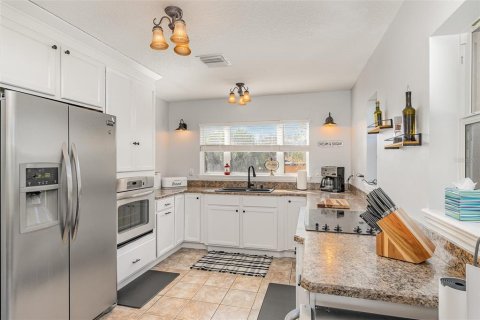 Купить виллу или дом в Мимс, Флорида 7 комнат, 125.6м2, № 1724110 - фото 8