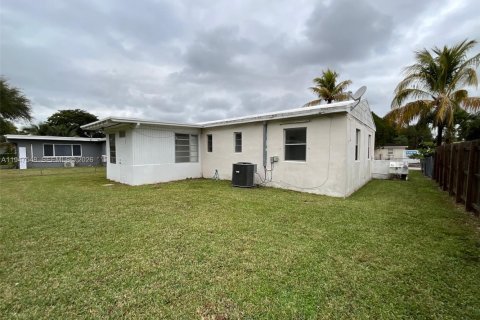 Снять в аренду виллу или дом в Норт-Майами, Флорида 4 спальни, 129.32м2, № 2003648 - фото 8