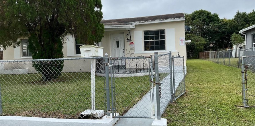 Дом в Норт-Майами, Флорида 4 спальни, 129.32м2 № 2003648