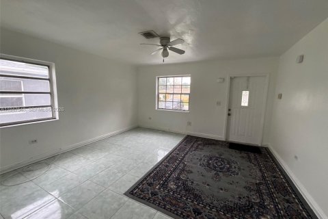 Снять в аренду виллу или дом в Норт-Майами, Флорида 4 спальни, 129.32м2, № 2003648 - фото 16