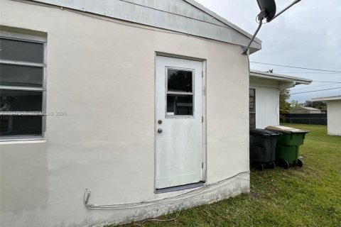 Снять в аренду виллу или дом в Норт-Майами, Флорида 4 спальни, 129.32м2, № 2003648 - фото 4