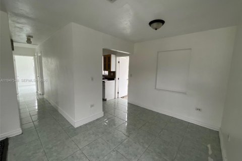 Снять в аренду виллу или дом в Норт-Майами, Флорида 4 спальни, 129.32м2, № 2003648 - фото 11