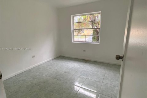 Снять в аренду виллу или дом в Норт-Майами, Флорида 4 спальни, 129.32м2, № 2003648 - фото 17