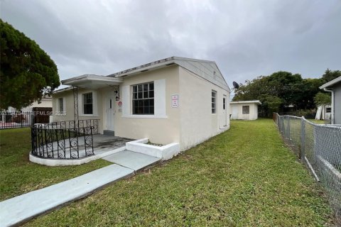 Снять в аренду виллу или дом в Норт-Майами, Флорида 4 спальни, 129.32м2, № 2003648 - фото 3