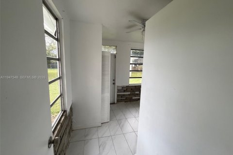 Снять в аренду виллу или дом в Норт-Майами, Флорида 4 спальни, 129.32м2, № 2003648 - фото 13