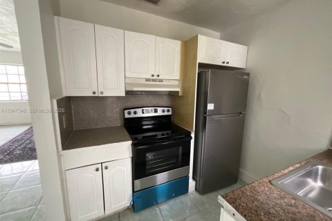 Снять в аренду виллу или дом в Норт-Майами, Флорида 4 спальни, 129.32м2, № 2003648 - фото 20