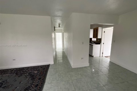 Снять в аренду виллу или дом в Норт-Майами, Флорида 4 спальни, 129.32м2, № 2003648 - фото 12