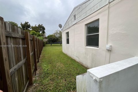 Снять в аренду виллу или дом в Норт-Майами, Флорида 4 спальни, 129.32м2, № 2003648 - фото 7