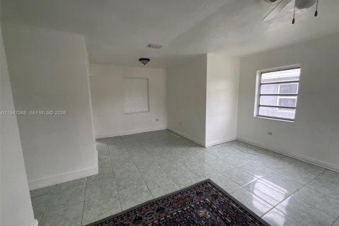 Снять в аренду виллу или дом в Норт-Майами, Флорида 4 спальни, 129.32м2, № 2003648 - фото 10