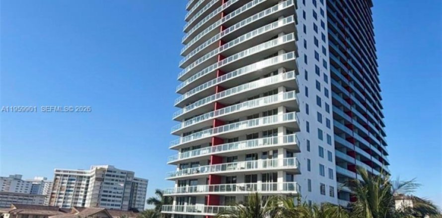 Condominio en Hallandale Beach, Florida, 2 dormitorios № 2031763