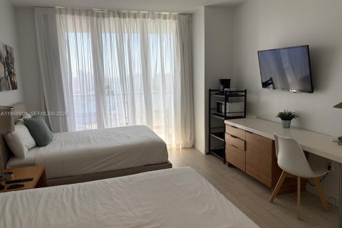 Condominio en venta en Hallandale Beach, Florida, 2 dormitorios, 94.76 m2 № 2031763 - foto 13