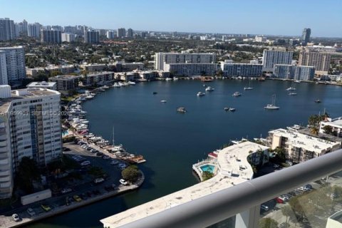 Condominio en venta en Hallandale Beach, Florida, 2 dormitorios, 94.76 m2 № 2031763 - foto 4