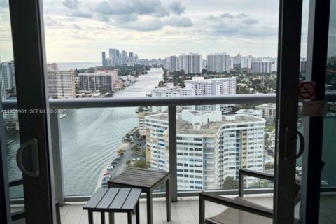 Condominio en venta en Hallandale Beach, Florida, 2 dormitorios, 94.76 m2 № 2031763 - foto 6