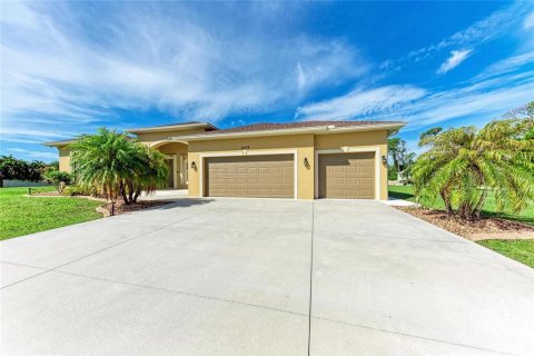 Villa ou maison à vendre à North Port, Floride: 3 chambres, 162.11 m2 № 1902824 - photo 4