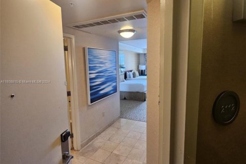 Condo in Sunny Isles Beach, Florida № 2032497 - photo 3