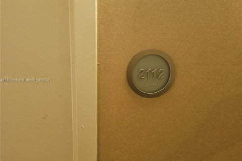 Condo in Sunny Isles Beach, Florida № 2032497 - photo 2