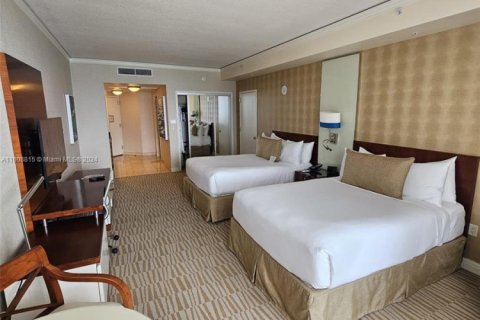 Condo in Sunny Isles Beach, Florida № 2032497 - photo 7