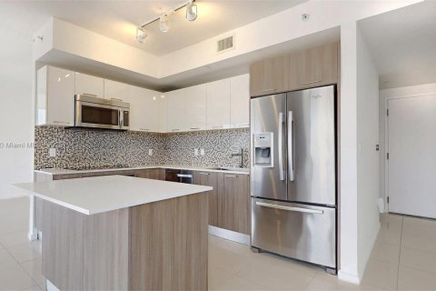 Condo in Doral, Florida, 2 bedrooms  № 1781604 - photo 2