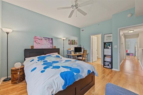 Condo in Tampa, Florida, 2 bedrooms  № 2386262 - photo 19