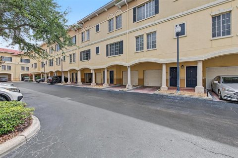 Condo in Tampa, Florida, 2 bedrooms  № 2386262 - photo 3