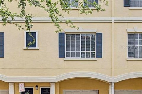 Condo in Tampa, Florida, 2 bedrooms  № 2386262