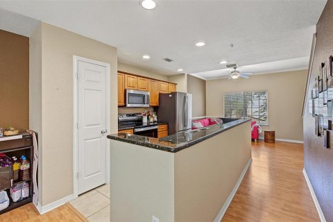 Condo in Tampa, Florida, 2 bedrooms  № 2386262 - photo 9