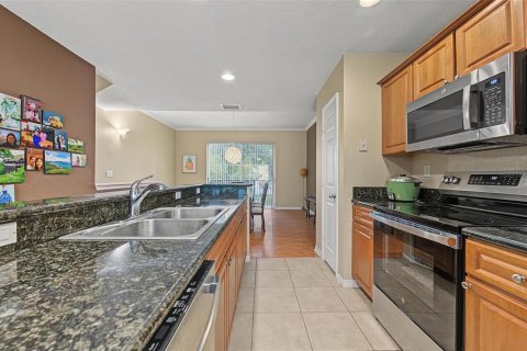 Condo in Tampa, Florida, 2 bedrooms  № 2386262 - photo 10