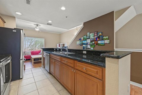 Condo in Tampa, Florida, 2 bedrooms  № 2386262 - photo 12