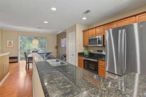 Condo in Tampa, Florida, 2 bedrooms  № 2386262 - photo 13