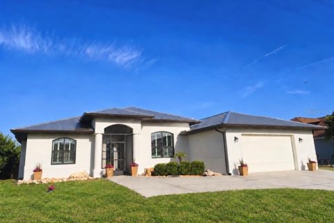 Villa ou maison à Port Charlotte, Floride 4 chambres, 201.13 m2 № 2388560