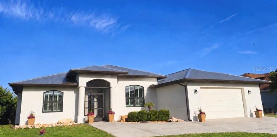 Villa ou maison à Port Charlotte, Floride 4 chambres, 201.13 m2 № 2388560