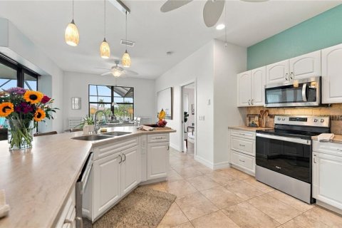 Villa ou maison à vendre à Port Charlotte, Floride: 4 chambres, 201.13 m2 № 2388560 - photo 12