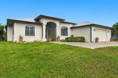 Villa ou maison à vendre à Port Charlotte, Floride: 4 chambres, 201.13 m2 № 2388560 - photo 2