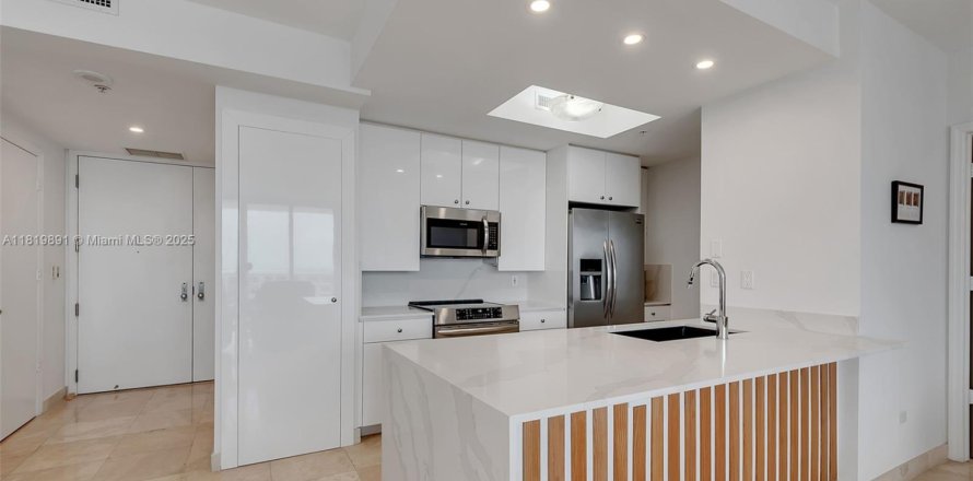 Condominio en Miami, Florida, 1 dormitorio № 1788361