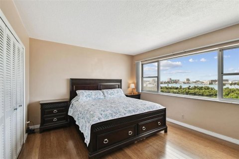 Condominio en venta en Clearwater, Florida, 1 dormitorio, 93.37 m2 № 2197788 - foto 11