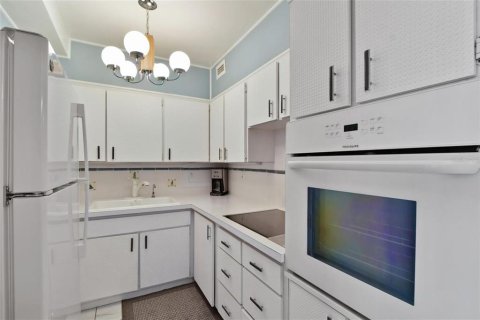 Condominio en venta en Clearwater, Florida, 1 dormitorio, 93.37 m2 № 2197788 - foto 5
