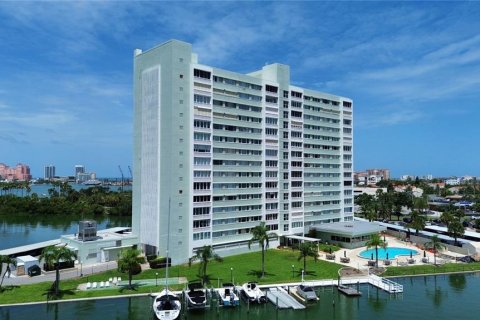 Condominio en venta en Clearwater, Florida, 1 dormitorio, 93.37 m2 № 2197788 - foto 2