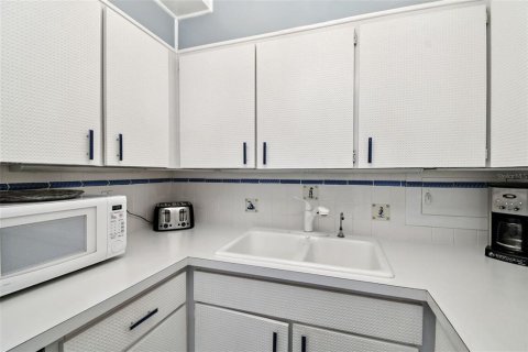 Condominio en venta en Clearwater, Florida, 1 dormitorio, 93.37 m2 № 2197788 - foto 6