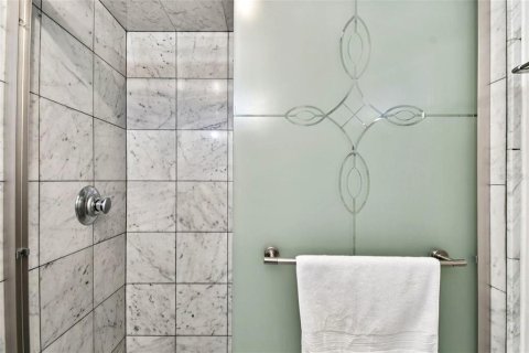 Condominio en venta en Clearwater, Florida, 1 dormitorio, 93.37 m2 № 2197788 - foto 16