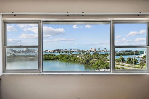 Condominio en venta en Clearwater, Florida, 1 dormitorio, 93.37 m2 № 2197788 - foto 14