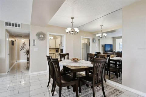 Condominio en venta en Clearwater, Florida, 1 dormitorio, 93.37 m2 № 2197788 - foto 18