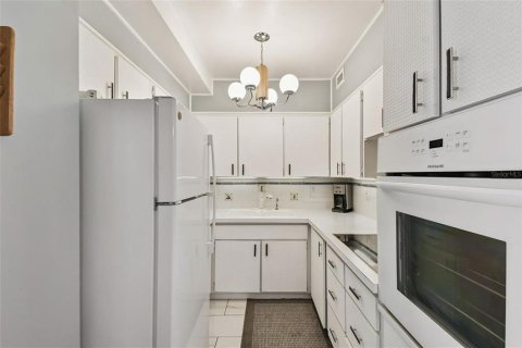 Condominio en venta en Clearwater, Florida, 1 dormitorio, 93.37 m2 № 2197788 - foto 9