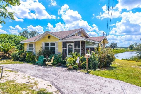 Commercial property in Lake Wales, Florida 4 bedrooms, 106.74 sq.m. № 2312279