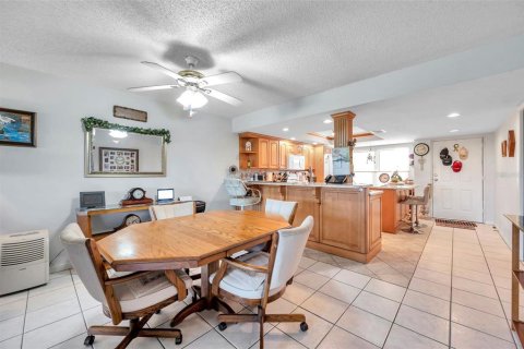 Condo in Tarpon Springs, Florida, 2 bedrooms  № 1856413 - photo 17