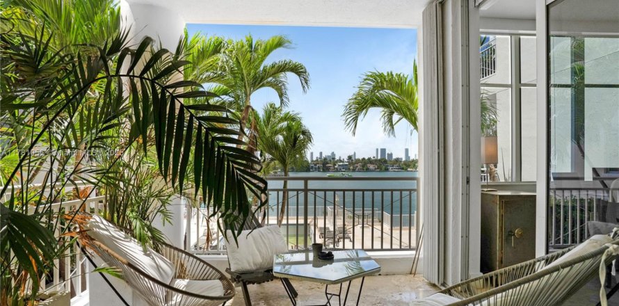 Condominio en Miami Beach, Florida, 1 dormitorio № 1706374